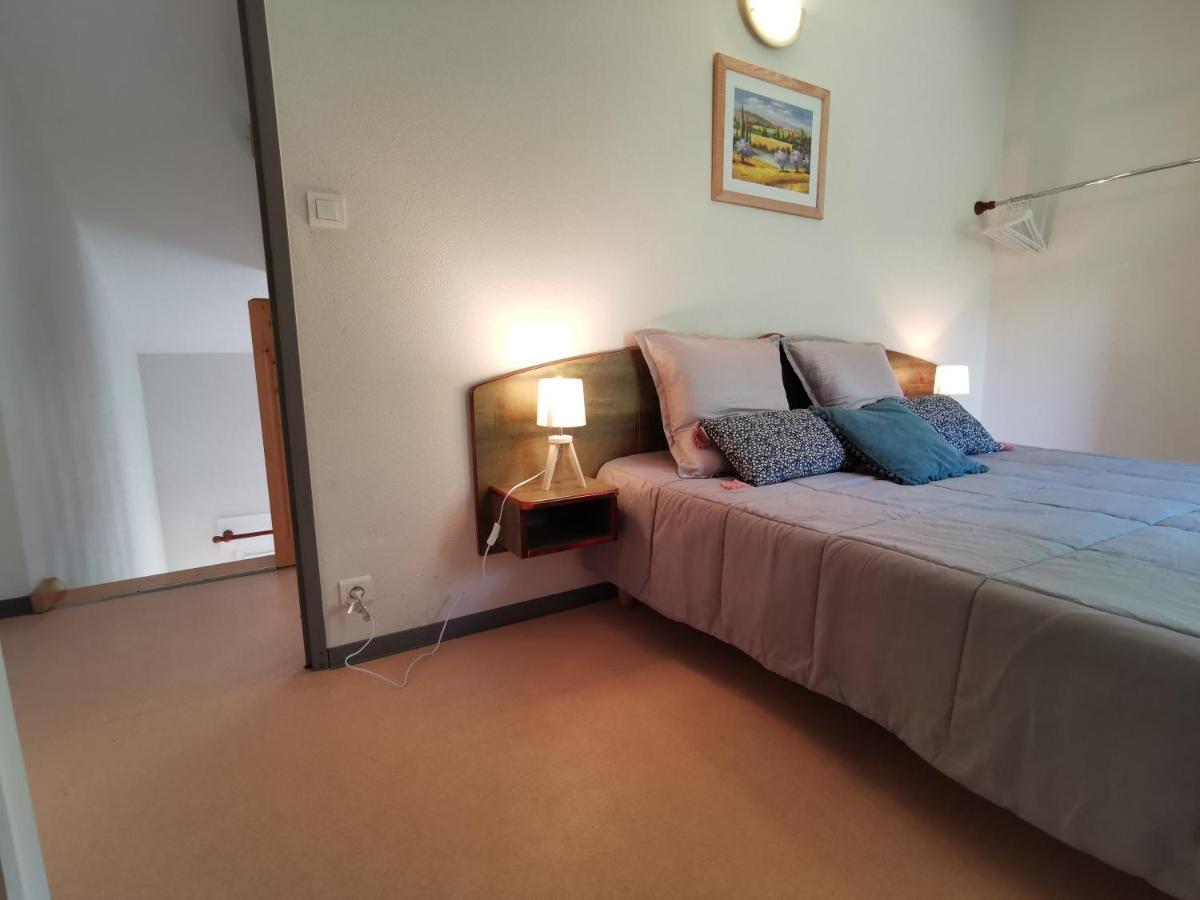 Au 11 T3 Duplex, Village Vacances, Piscines, Parking Saint-Geniez-dʼOlt Eksteriør billede