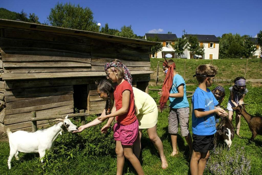 Au 11 T3 Duplex, Village Vacances, Piscines, Parking Saint-Geniez-dʼOlt Eksteriør billede